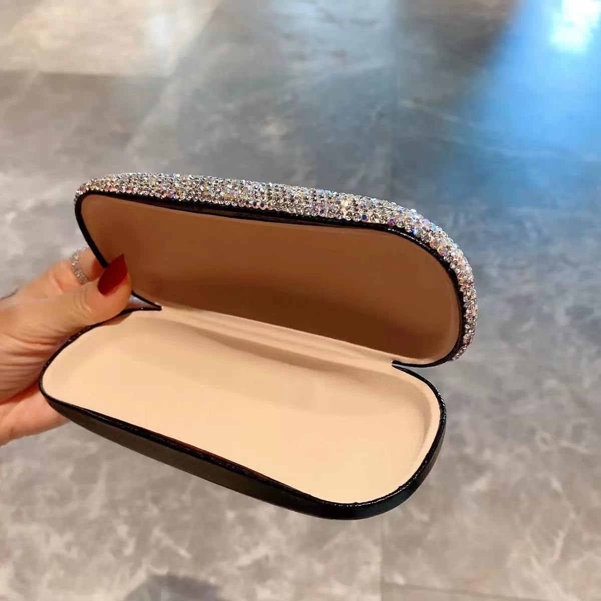 Luxe Diamant Zonnebrillenkoker - Luxury Bags List recensie en prijs