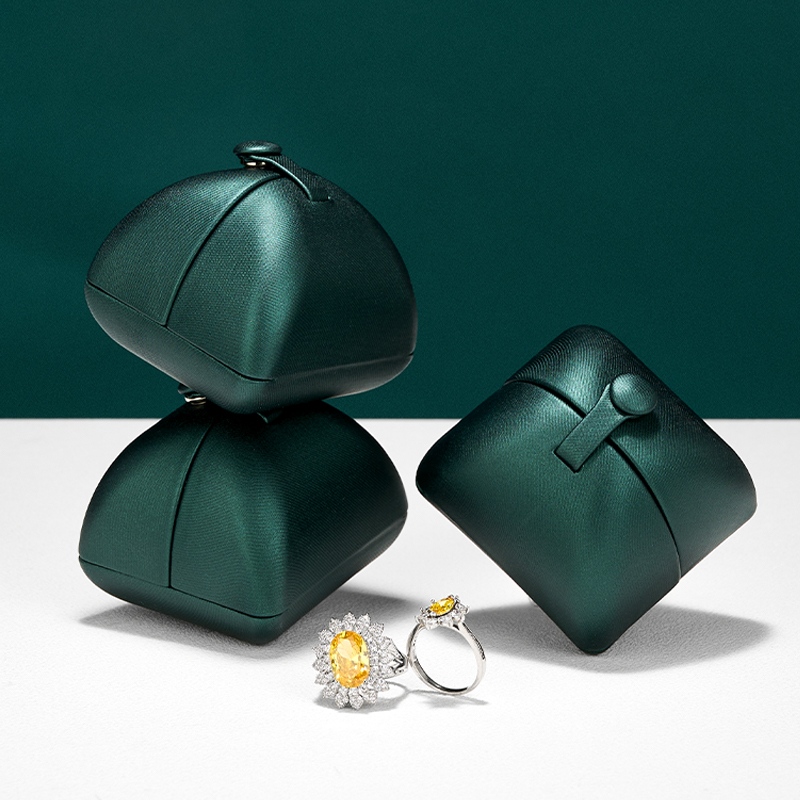 Luxe donkergroene ringendoosje - Luxury Bags List recensie en prijs